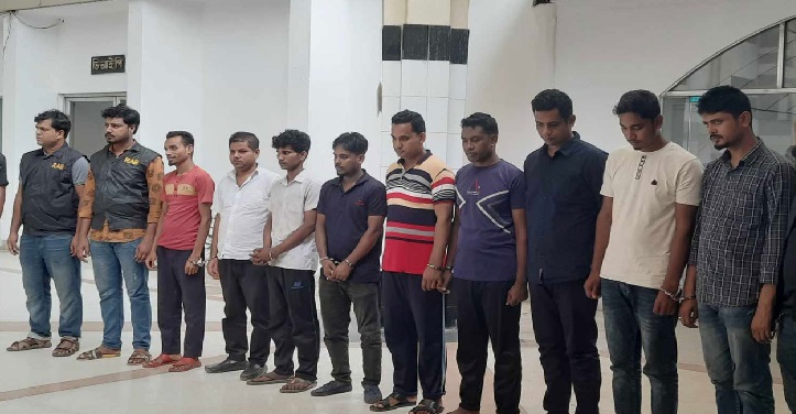 ১২ কালোবাজারি আটক ট্রেনের ৫০০ টিকিটসহ
