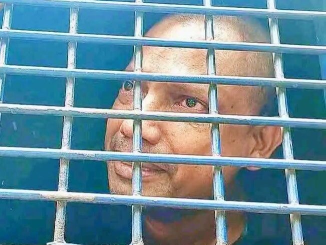 পলক ভাই কাইন্দেন না, প্রিজনভ্যানে চোখে পানি পলকের!!