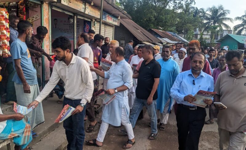 চৌদ্দগ্রামে তারেক রহমানের প্রস্তাবিত ৩১ দফার লিফলেট বিতরণ